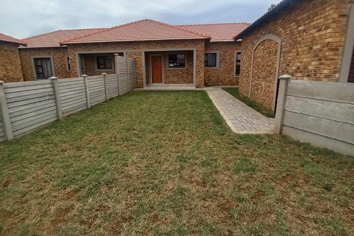 3Bed, 2Bath Townhouse - Photo 3