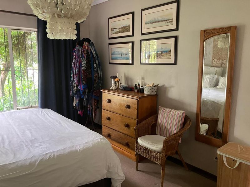 2 Bedroom immaculate simplex on Borrowdale drive - Photo 8