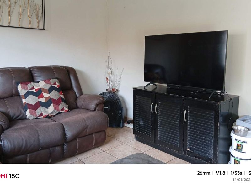 Three Bedroom Corner Townhouse with Garden & Braai - Photo 6