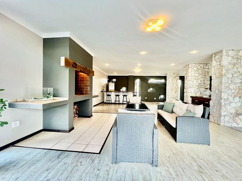Spacious 5 Bedroom Family Home with Exceptional Entertainment Areas - Photo 6