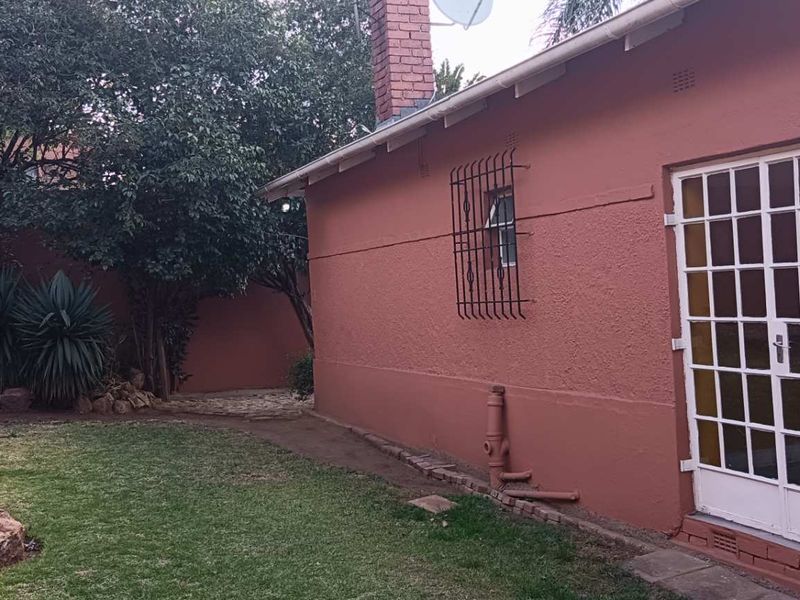 GOLDEN OLDIE UP FOR GRABS! - Photo 7