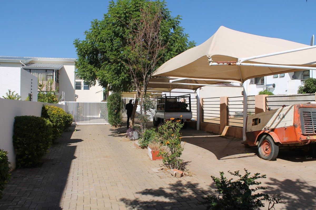 STUNNING MODERN DOUBLE-STOREY HOME FOR SALE IN CIMBEBASIA. - Photo 4