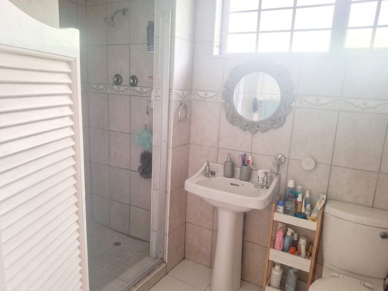 Spacious Family Home with Pool & Entertainment Area in Westville To Let - Photo 8