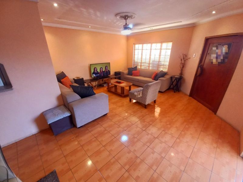 Four bedrooms house for sale in Atteridgeville - Photo 10