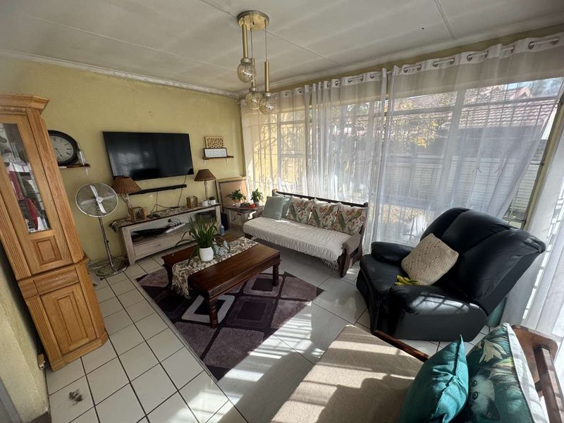Spacious Family Home For Sale - Photo 8