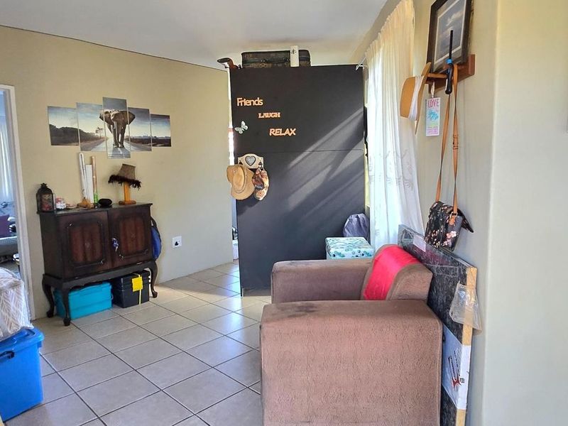 Spacious Coastal Retreat with Sea Views, Enclosed Garden, Pool &amp; Ideal Family - Friendly Living Spaces - Photo 7