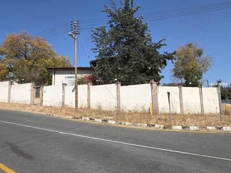 Spacious Klein Windhoek Family Home For Sale - Photo 6