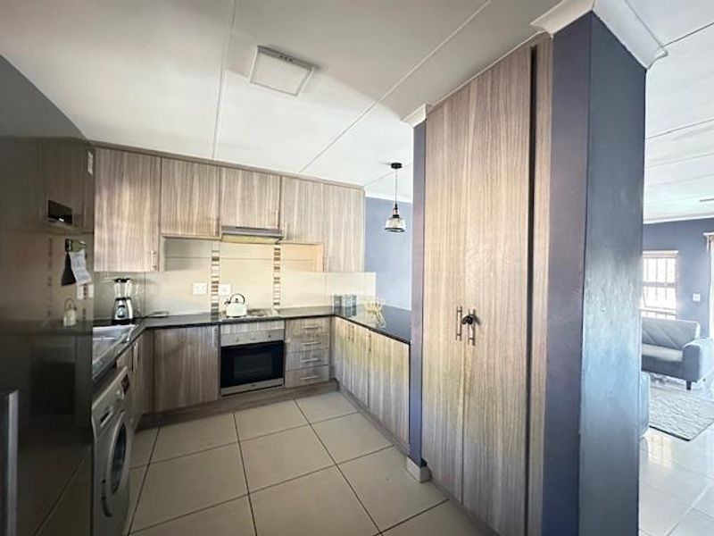 Modern 3-Bedroom Home for Sale in Heatherview, Akasia - Photo 3