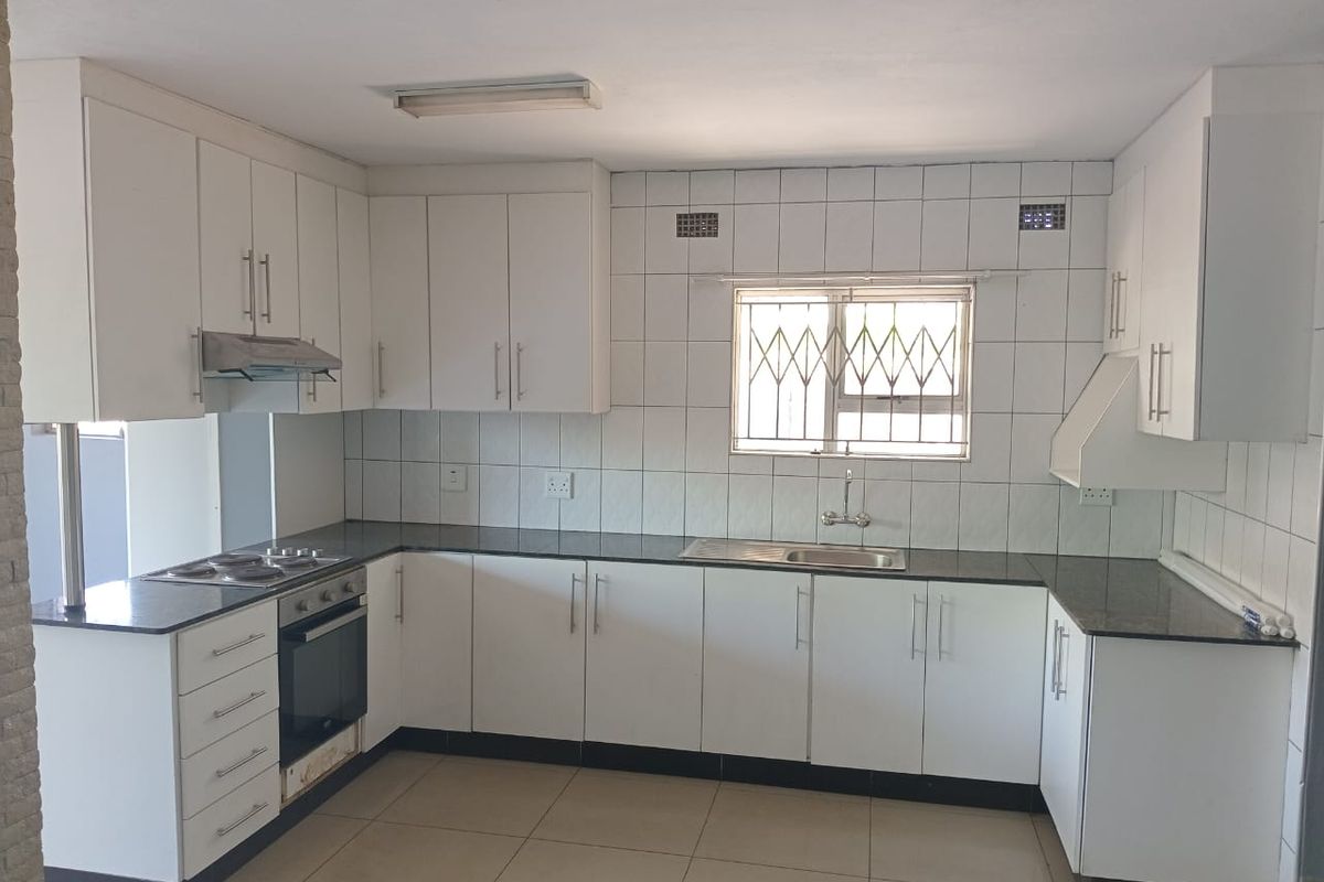 3 Bedroom Rental Property in Richards Bay Central - Photo 5