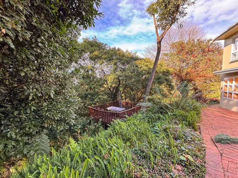 Spacious 5 Bedroom Family Home on 1,910m2 in World's View, Hilton - Photo 7