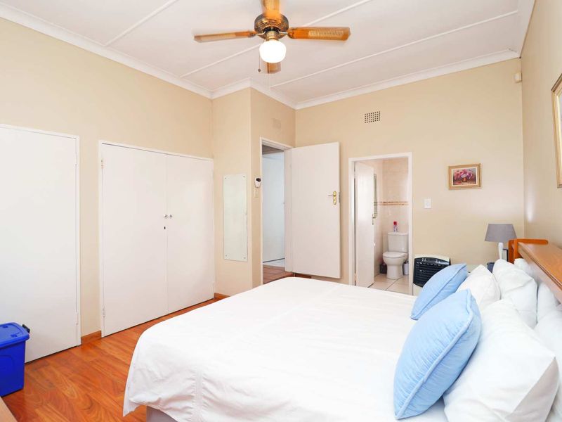 Well Maintained 3 Bedroom with pool and lapa (Offers Welcome) - Photo 2