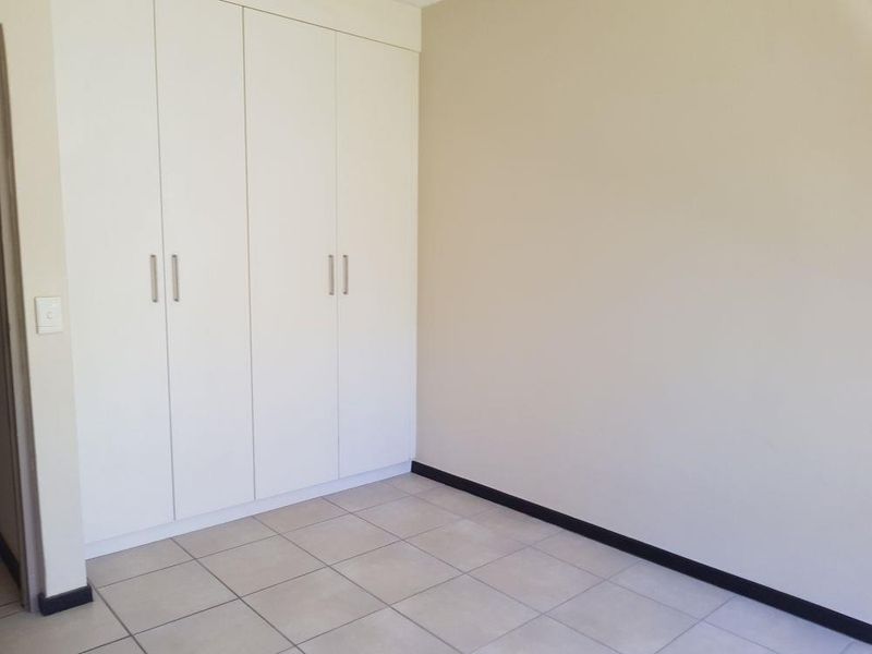 1 Bed garden apartment in Lonehill - Photo 4
