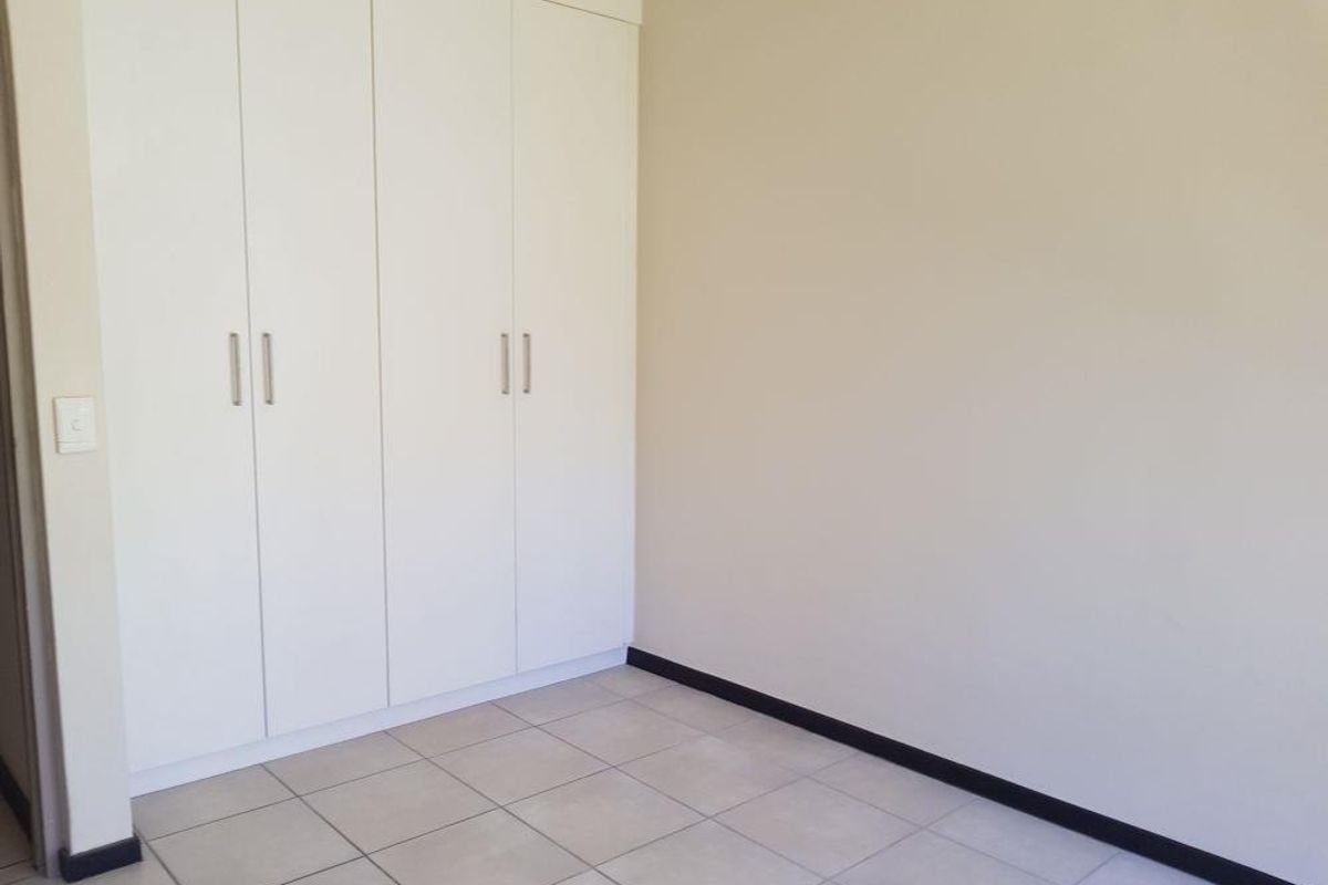 1 Bed garden apartment in Lonehill - Photo 4