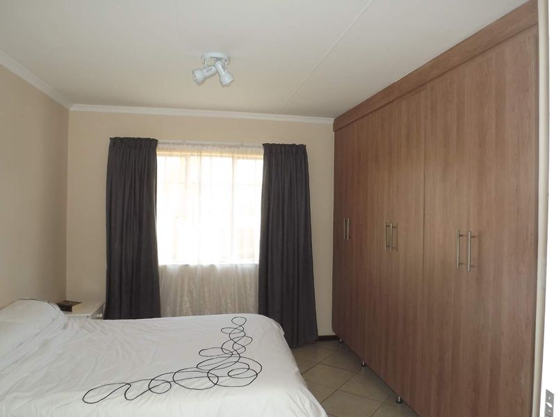 Modern 3 Bedroom Townhouse in Prime Location - Photo 10