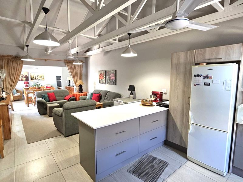 Elegant 2 Bedroom Retirement Home in Hartbeespoort - Photo 5