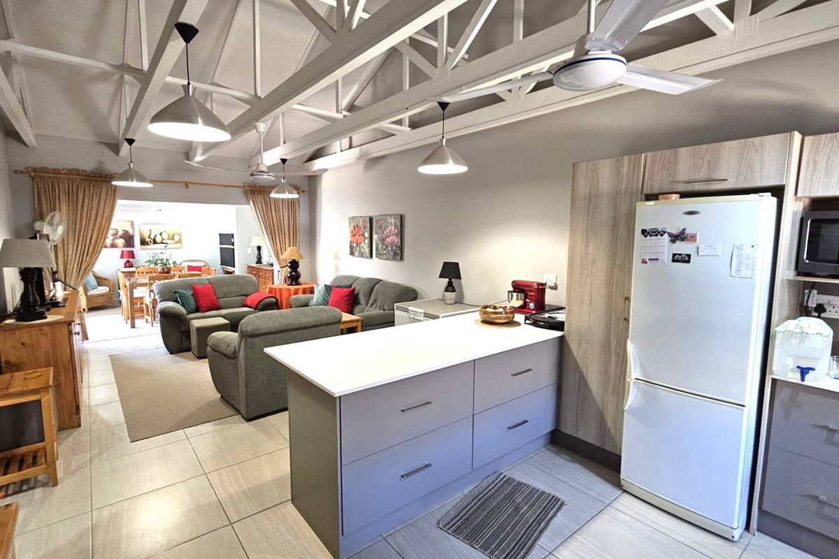 Elegant 2 Bedroom Retirement Home in Hartbeespoort - Photo 5