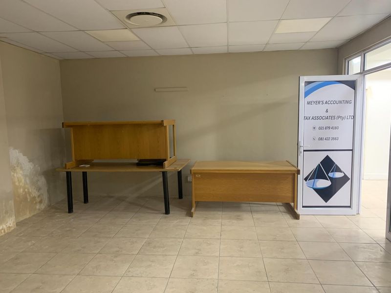Lease Stylish Retail/Office Units with Glass Fronts & Tiled Floors - Photo 5