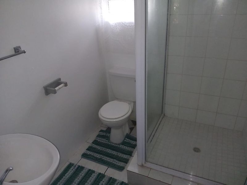 Charming 2-Bedroom Simplex with Modern Comforts & Complex Pool - Photo 6