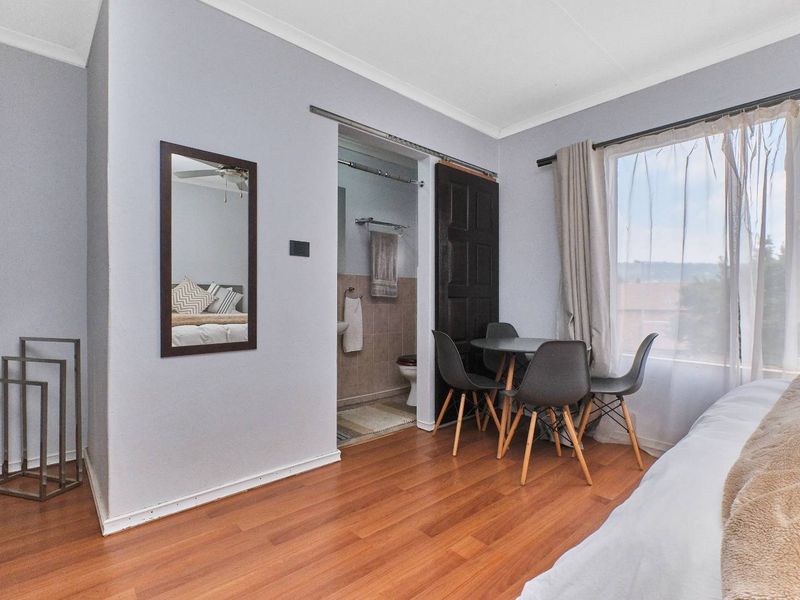 Charming Double-Story Face Brick Townhouse - Photo 9