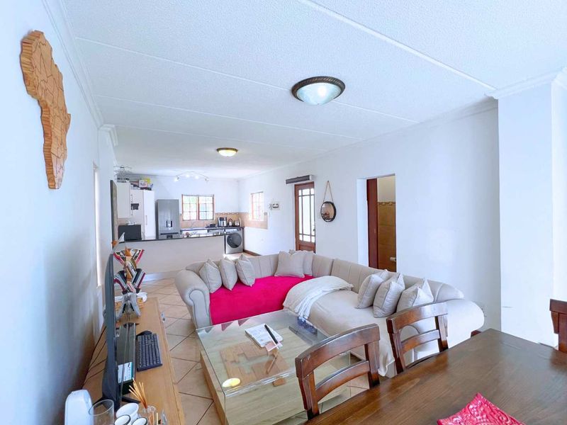 Two Bedroom townhouse to let - Photo 9