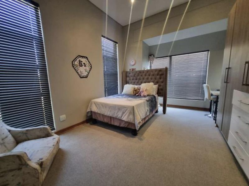 Modern 3 Bedroom House In Prestigious Stone Creek, Wild Olive Estate - Photo 10