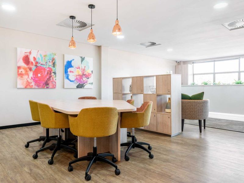 Find office space in Regus Uni Park for 5 persons with everything taken care of - Photo 4