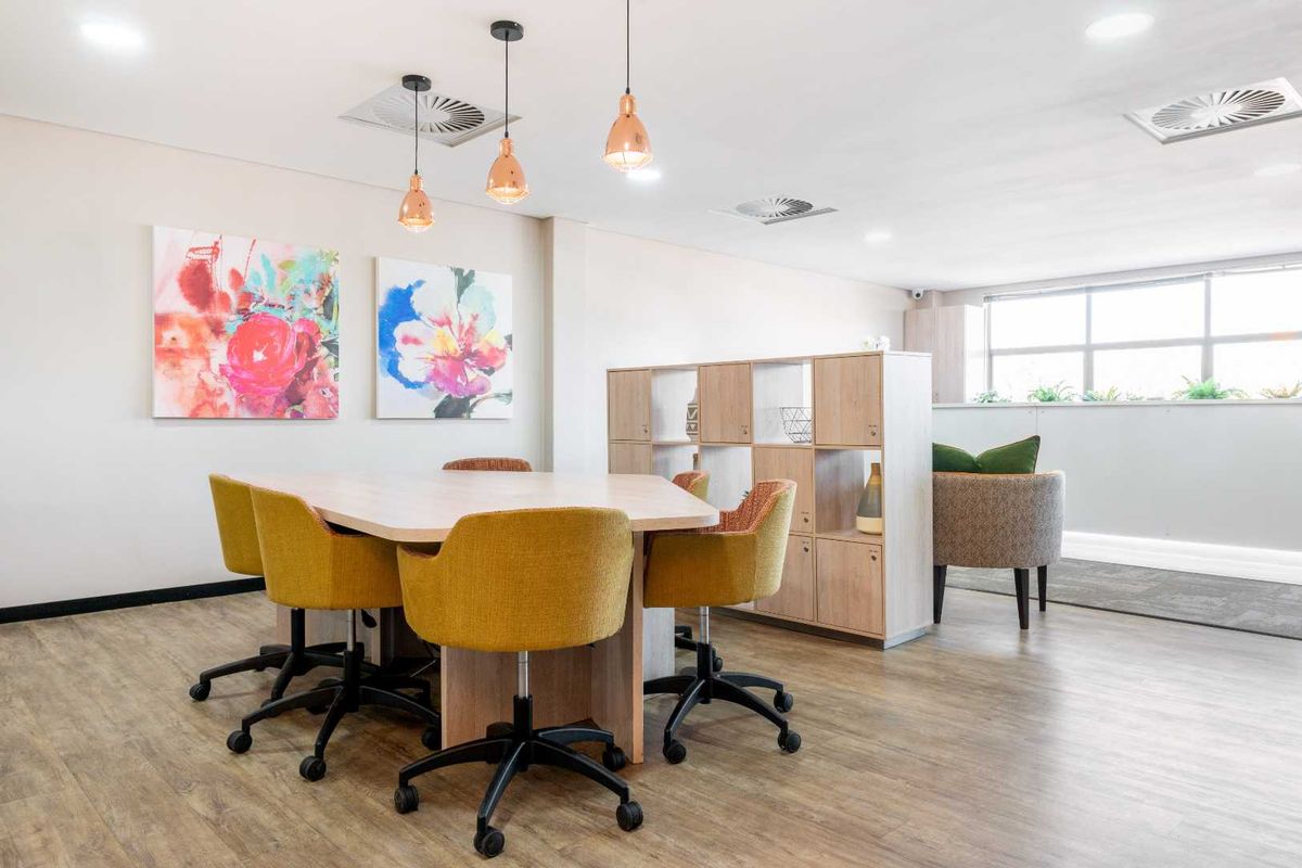 Find office space in Regus Uni Park for 5 persons with everything taken care of - Photo 4
