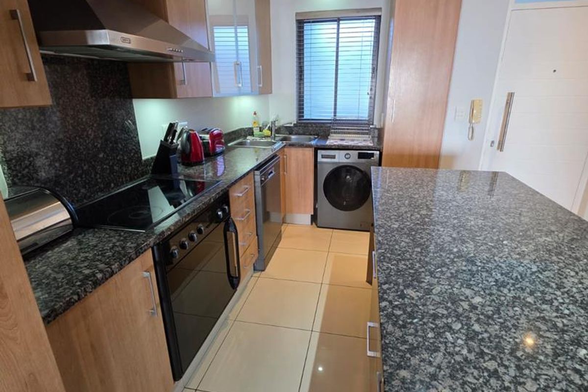 Fabulous Modern Upmarket Apartment. Available Immediately! - Photo 5