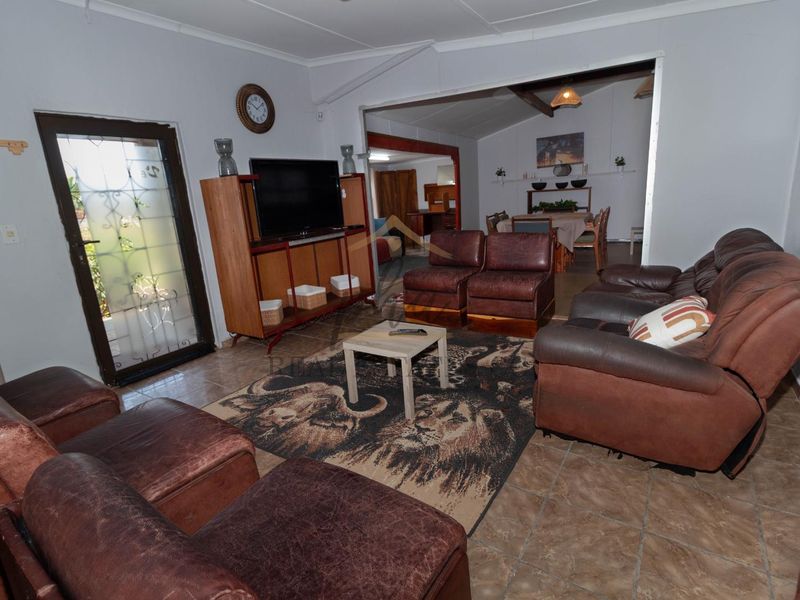 3-Bedroom Family Home with Flat - Photo 2