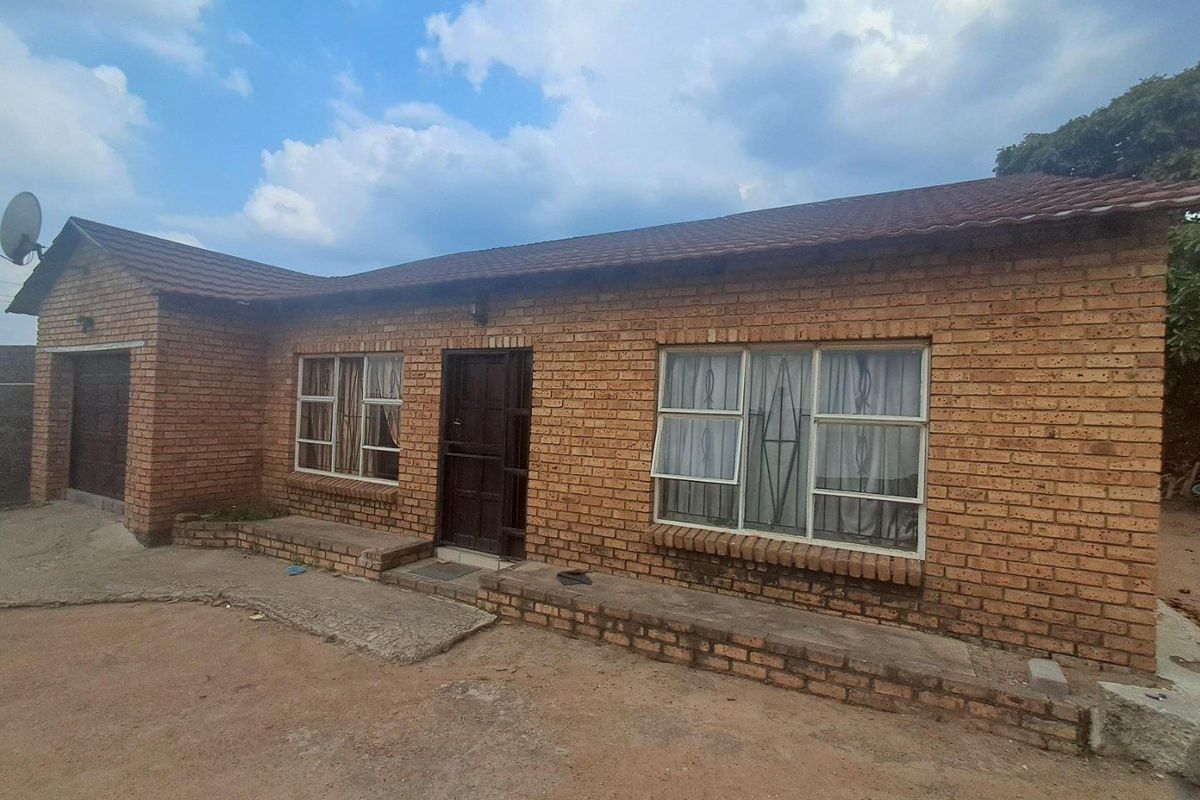 2 Bedroom House In A Busy Main Road - Photo 2