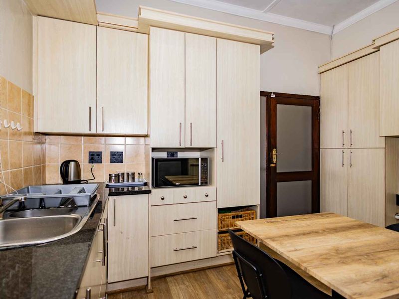 Urban Oaks Guest House - Photo 10