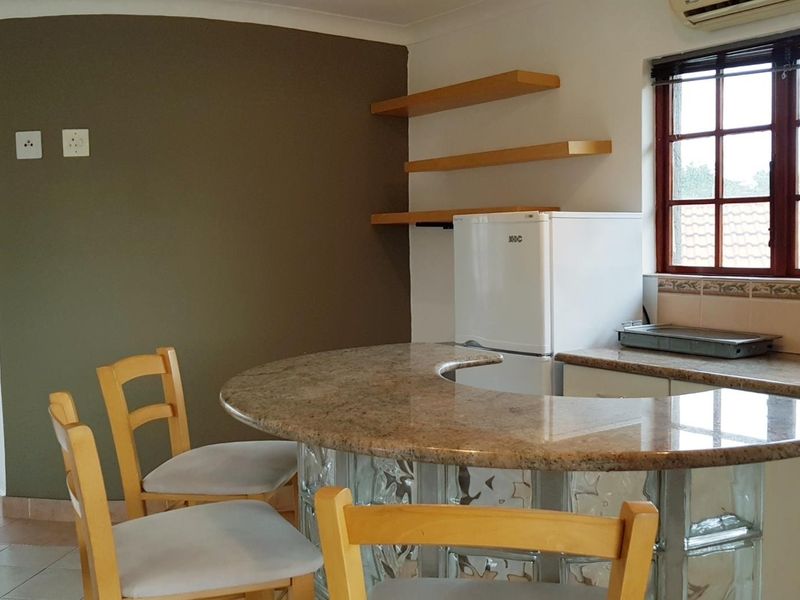 Semi-Furnished Studio Flatlet with Large Balcony and Scenic View to Let in Hurlingham Manors - Photo 7