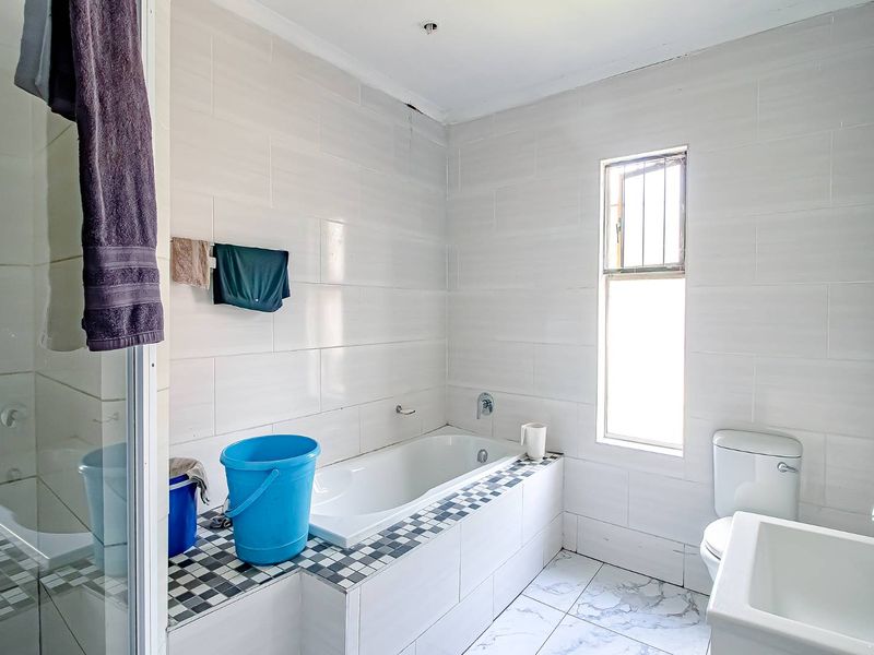 Amazing Sized Stand- in a great street!!!! - Photo 8