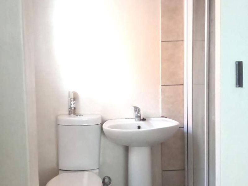 THREE BEDROOM TOWNHOUSE FOR SALE IN DAWN PARK - Photo 7