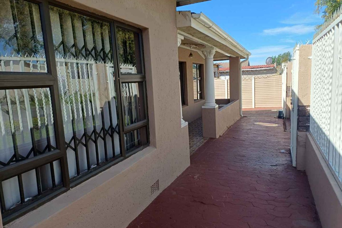 Kenilworth, 3 Bedroom house plus 3 additional outside rooms - Photo 4
