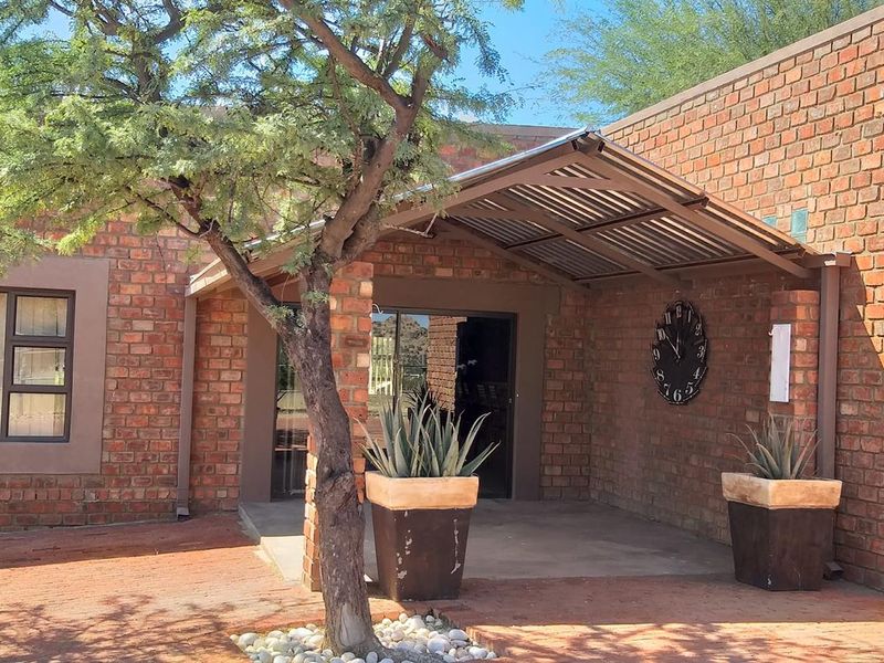 FOR SALE- BEAUTIFUL SMALL HOLDING IN BRAKWATER, WINDHOEK, NAMIBIA.(HAS GREAT POTENTIAL TO APPLY FOR B&B AND DAY TO DAY ACCOMMODATION) - Photo 7