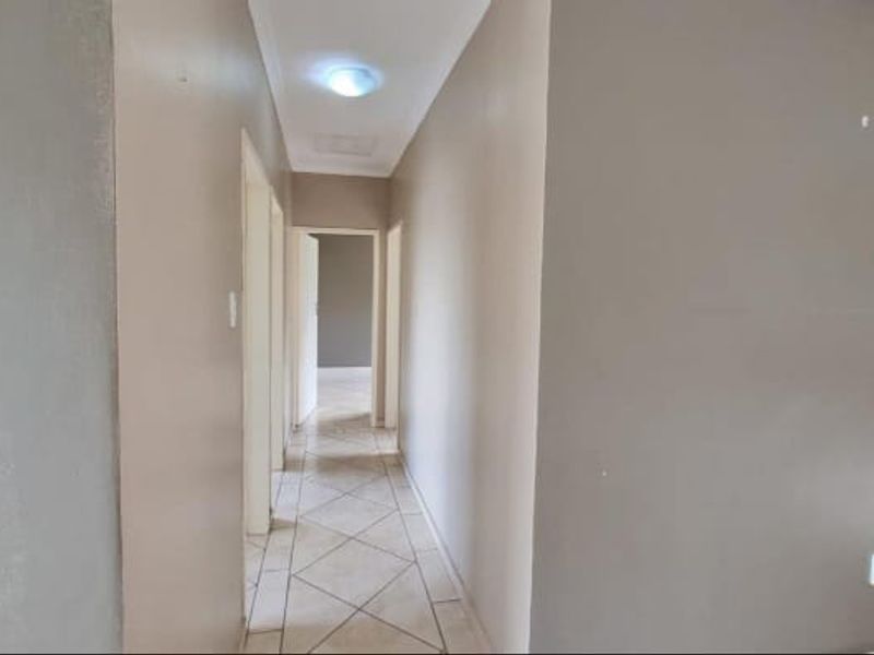 Pet-Friendly Townhouse in Sought-After Kookrus - Photo 5