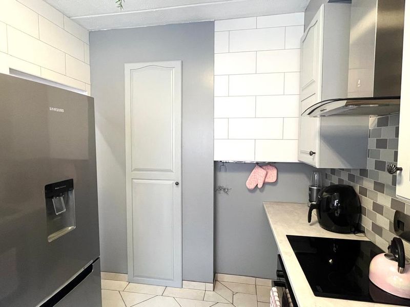 Welcome Home: Elegant Townhouse with all Modern Comforts! - Photo 4