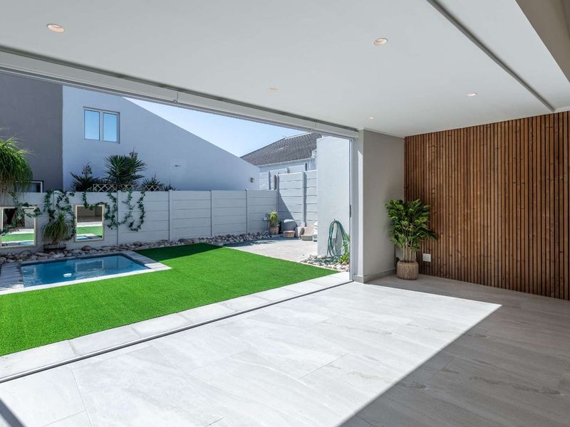 3 Bedroom Home - Single level in MILKWOOD PLACE gated complex - Photo 4