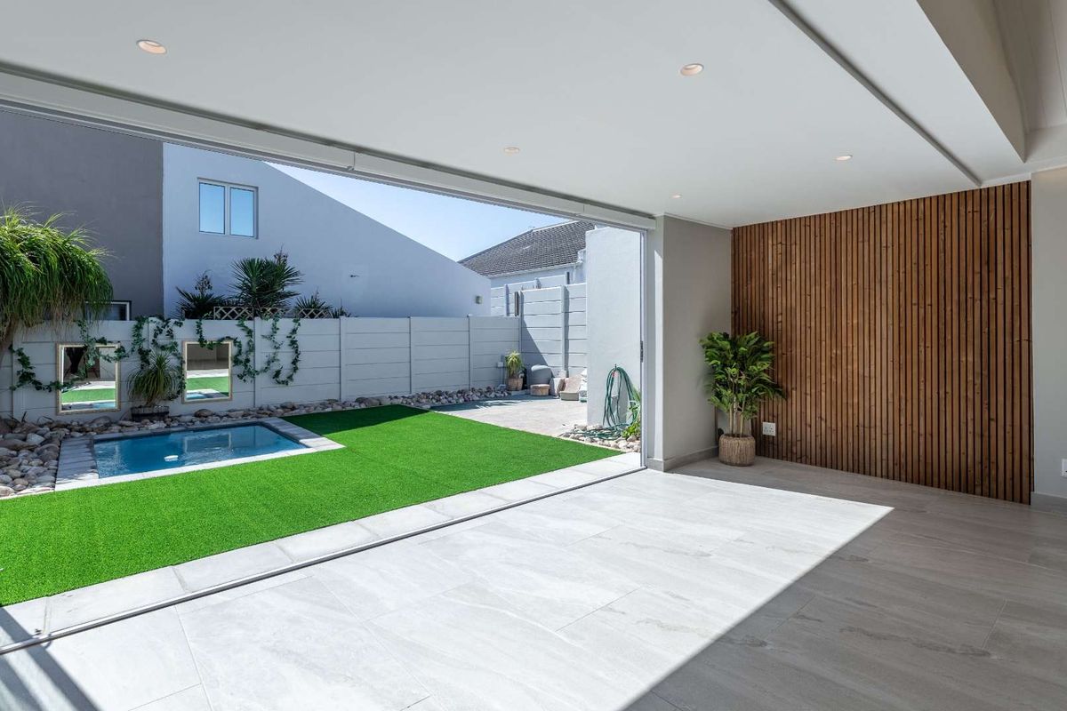 3 Bedroom Home - Single level in MILKWOOD PLACE gated complex - Photo 4