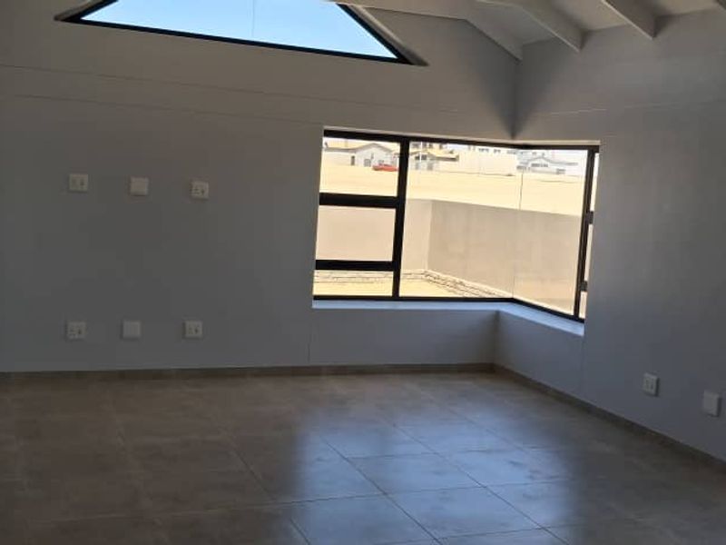 Your Perfect Family Home In Mile 4 - Photo 8