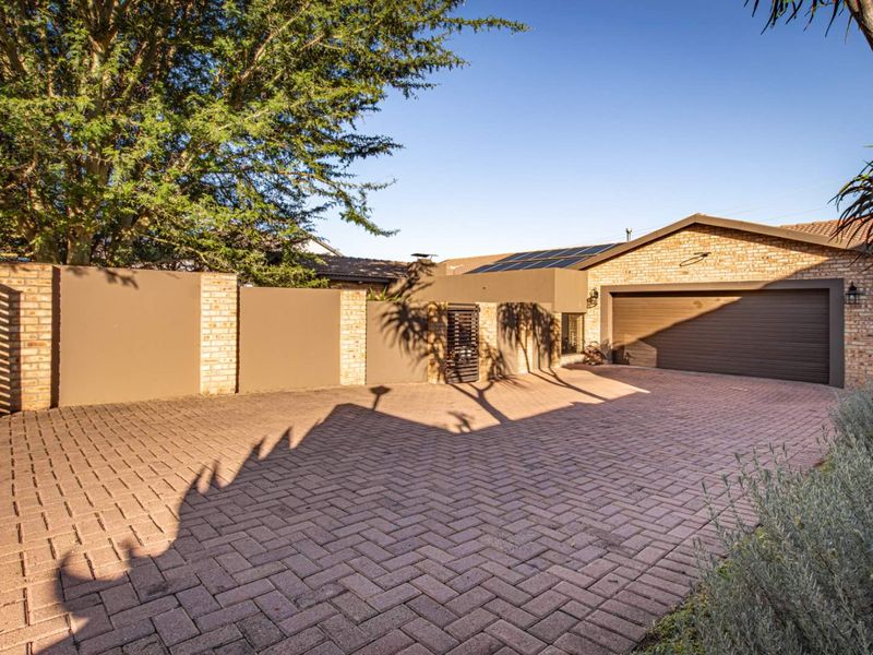 Estate Living - Photo 6