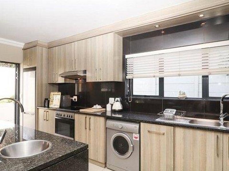 3-Bedroom Townhouse for Rent – St Baxter Complex, Central Durbanville - Photo 5