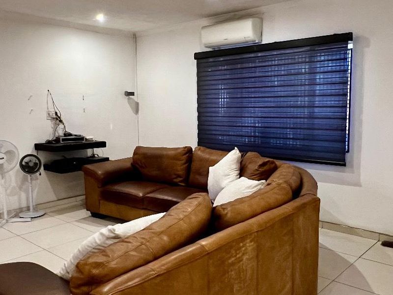 Move in ready house with quality finishes - Photo 8