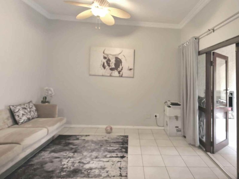 Perfect Location, Perfect space – 3 Bedroom Sandton Townhouse with Private Garden - Photo 6