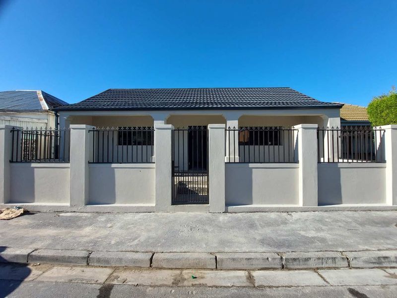 Stunning 2 Bedroom Semi-detached home in Wynberg. - Photo 1