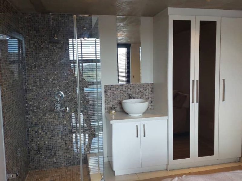 SPACIOUS LUXURY TOWNHOUSE FOR THE EXECUTIVE - Photo 6