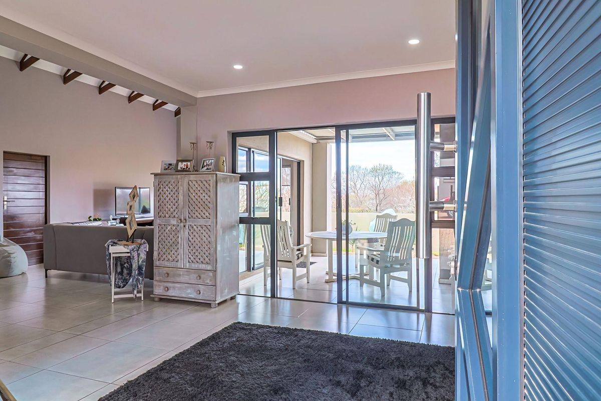 Modern convenience and natural tranquility - Photo 3