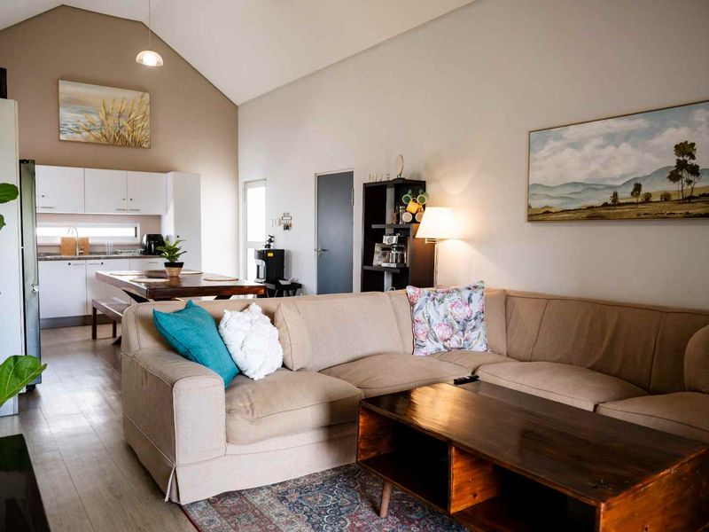 Discover this styling 2 bed, 2bath, single garage lock up and go gem! - Photo 10