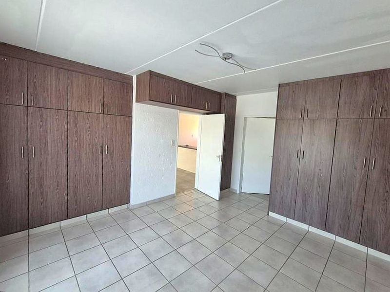 1 Bedroom Townhouse in Mulbarton - Photo 9